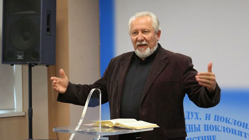 Епископ Сергей Ряховский поздравил выпускников программы «Восхождение»